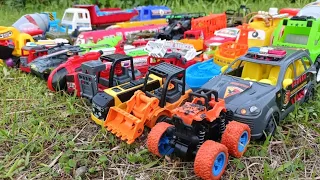 Mencari Dan Menemukan Mainan Mobil Mobilan Excavator, Helicopter, Dump Trucks, Ambulance, Bus Tayo
