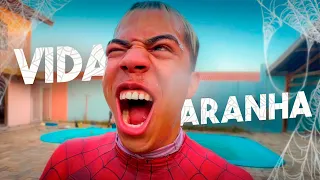 Um dia normal na vida do Homem aranha. 🕸