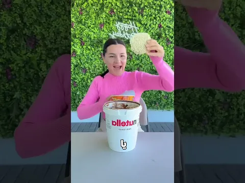 🍭😂 المصاصة العنيدة.. الشوكولاتة مش راضية تلزق فيها!