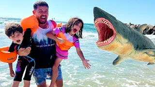 لما بنتك ما تسمع كلامك وتنزل البحر ويطلعلها قرش 🦈وتنقـذهــا في اخر لحظة