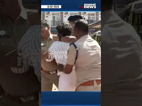 നിലത്തിഴഞ്ഞും വാ പൊത്തിയും എസ്എഫ്ഐക്കാരെ തടഞ്ഞ് പൊലീസ്  #SFI #Protest