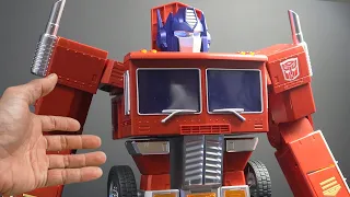 Robosen- Transformers Auto Transforming Optimus Prime ~ Detailed Showcase (Adult Collector)