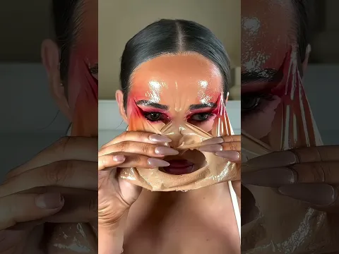 Dziewczyna robiła makijaż przez rok! To, co kryło się pod nim, SZOKUJE! 😱💄