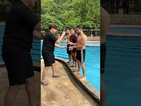 تحدي الرمي في المسبح مع ا