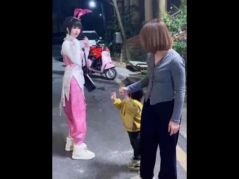 【鬥羅大陸】小女孩怎麽鬼鬼祟祟！#鬥羅大陸#唐三#小舞