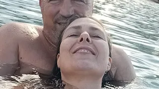 Hi