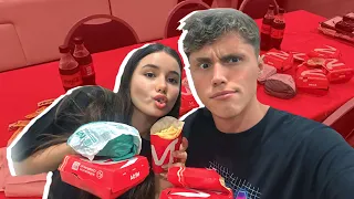 PROBANDO TODAS LAS HAMBURGUESAS DE MOSTAZA CON MI HERMANA | Owen y Talu Pelle