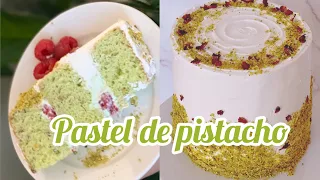 Delicioso pastel de Pistacho, relleno de mousse de pistacho y frambuesas￼