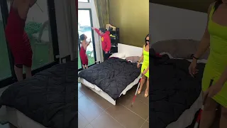 Sightless Girlfriend Walks In On Her Boyfriend Cheating! 😱
#cheating #caught