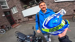 FLO HAT SEINEN HELM VERGESSEN