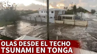 TSUNAMI EN TONGA | Las primeras olas grabadas desde el techo en la costa | Diario AS