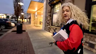 Psycho Mom Returns to Apple Store!