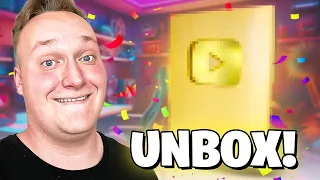 UNBOXING MY GOLD PLAY BUTTON!