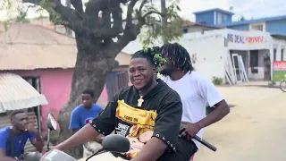 Met Selandye,elev la.viraj kap tanse nan lari apres tounaj sa bel😂😂😂😂😂😂😂😂😂😂😂😂😂😂