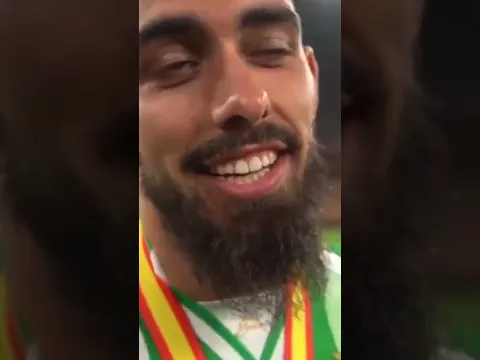BORJA IGLESIAS IMITA AL BORRACHO DE LA ARBOLADA