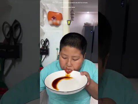 Este Niño Finge Comer Verduras Verdes 😅