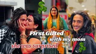💸😱Surprise my mom first gifted😱💸 #vlogs #vlogsvideo #explore #explorepage #trending #trendingshorts