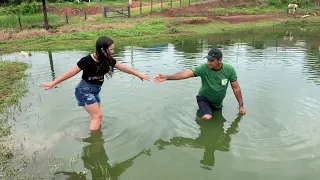MEU VÔ ME JOGOU NA REPRESA FUNDA COM OS PEIXES | Hoje é dia de Marias