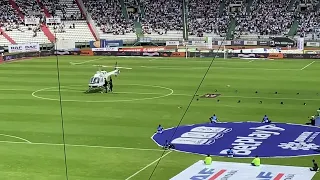 Llegada en helicóptero Dayro Moreno, homenaje 225 goles, máximo goleador fútbol colombiano