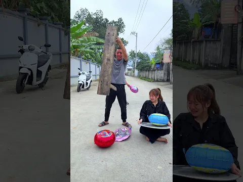 Đường Làng Nhộn Nhịp Với Màn Nghịch Bóng Cực Vui Vẻ