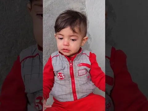 #حزين طفل تتساقط دموعه من اجل جوعه فيديو مؤثر جدا