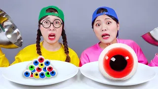 Big Food VS Small Food Challenge 대왕 음식 챌린지 대왕 눈알젤리 먹방 DONA 도나