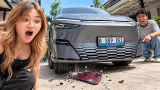 LINDUNGIN HANDPHONENYA DARI LINDASAN MOBIL SEBELUM HANCUR!