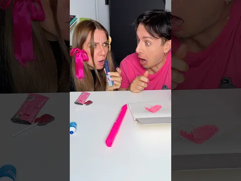 He drawed with her pencil but it was special lollipop 😳👿