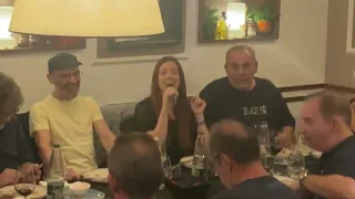 Niki te Otium me bendin e Gianis Parios