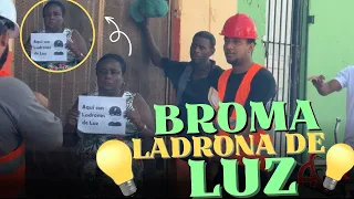 LA DOÑA CASI NOS DA DURISIMO POR LA BROMA DE LA LUZ