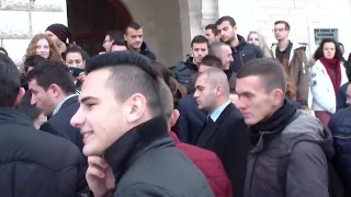 Aktivistët dëbojnë Erion Veliaj nga ambientet e Korpusit të UPT