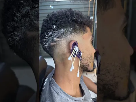 ازاله شعر الاذن بالشمع 😂✂️💈 #funny #fun #fyp #funnyvideo #viralvideo #foryou #comedy