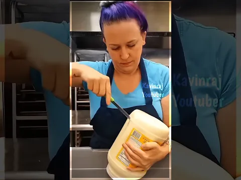 New Guy Cut the Bottle! Chef’s Trick Wins🍴#Shorts #KitchenHacks