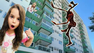 Sirens Heads invadem o condomínio da Belinha - Funniest vídeo