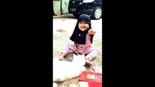 fatimah sedang bermain masak masakan