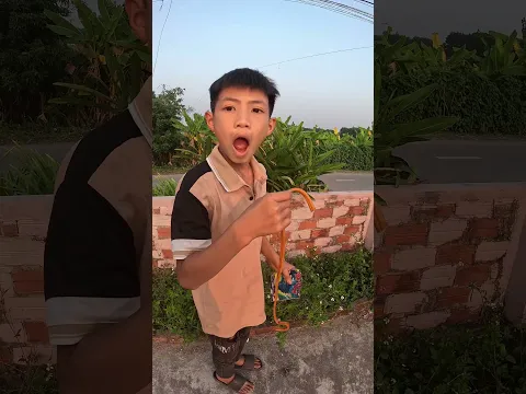 Cậu bé đáng thương và người bố tốt bụng #shorts