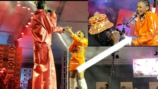 KISA WIVU DIAMOND AINGILIA KATI SHOO YA ZUCHU NA DVOICE, AMWAGA HELA ASHINDWA KUVUMILIA AMUIMBIA ETI