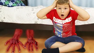 Игорь и Странный гость под кроватью! Что он там делает?