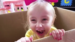 Alicia y papá y hacen una enorme burbuja de Slime y compilación de historias divertidas sobre juegos