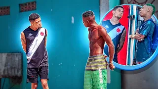 MALOKA ENCARANDO ESTRANHOS - pegadinha