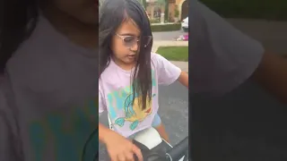 Sophia vui chơi cùng các bạn