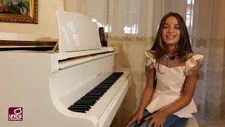 Francesca Napolitano HUNTRIX Golden