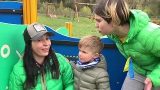 Мама решила показать малышам как не нужно поступать