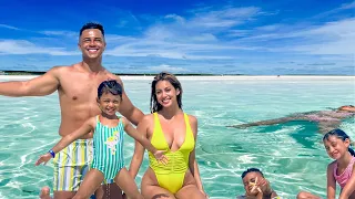 VLOG: Bahamas DAY1 swimming with the pigs TOUR!!! (Feeding iguanas, private beaches) 🐖🦎🏝️