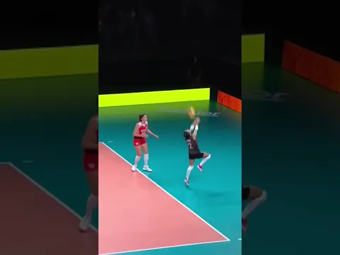 Don‘t let it touch the floor 🏐😱 #volleyballworld #volleyballrally #megarally #volleyball