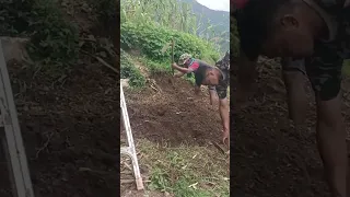 गाउ घरमा यसरी गरिन्छ एक अर्कालाइ सहयोग