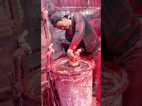 La tradition vibrante de la teinture artisanale d'encens