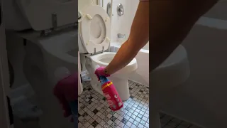 Deep cleaning the bathroom 💕