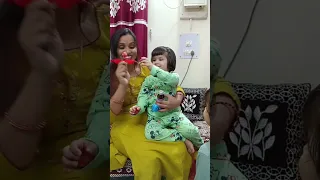 vedika akshita ko Mummy ne dawai pilai 😊😊