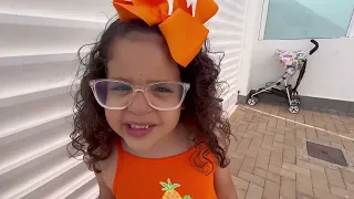 Amira ￼Prépare les valises pour les vacances,  Amira maman